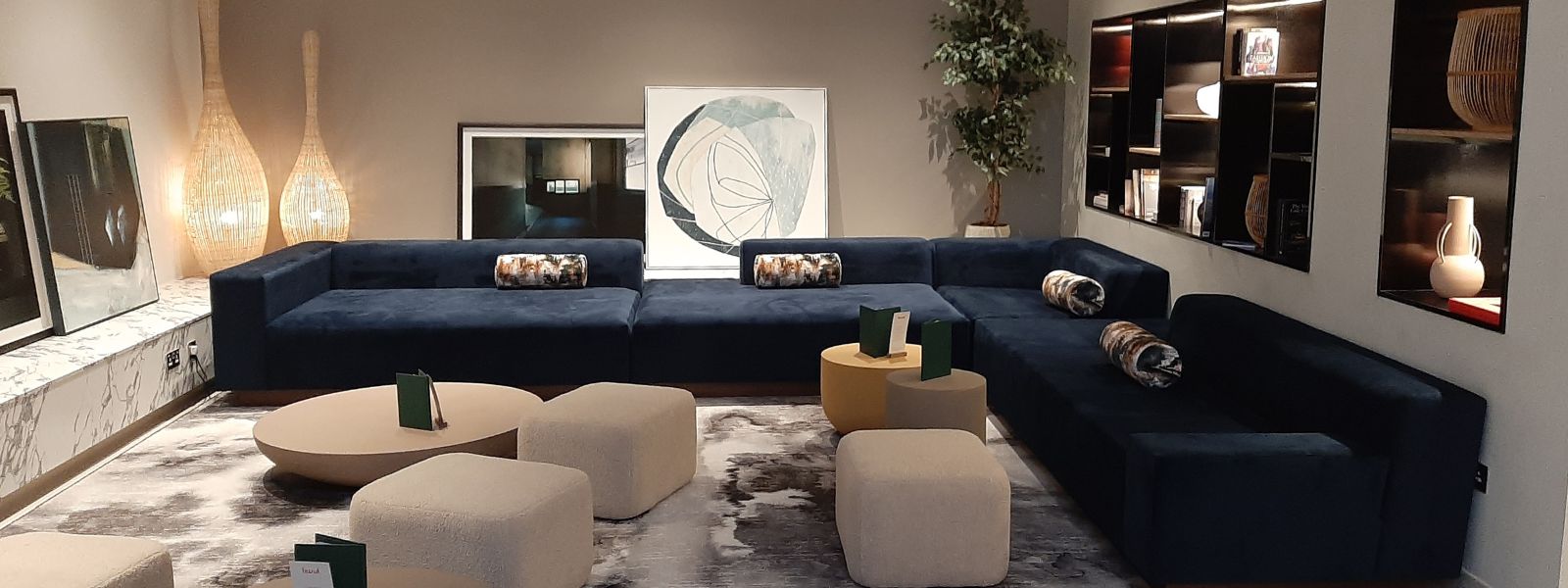 Lounge area of the AC Marriott Glasgow hotel, with sofa, soft furnishings and reading materials.